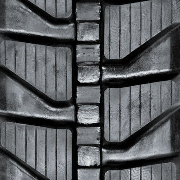 230x72x43 Directional Rubber Track – tread close-up