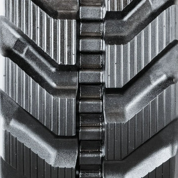 300x53x84 Mx Rubber Track – tread close-up