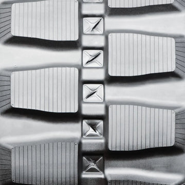 320x86Tx46 Rubber Track | Staggered Block (Standard Duty) - tread close-up