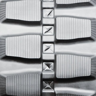 320x86x50 Staggered Block rubber track tread close-up