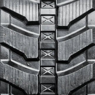 450x81.5x74 Directional Rubber Track – tread close-up