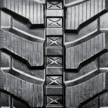 450x81.5x74 Directional Rubber Track – tread close-up