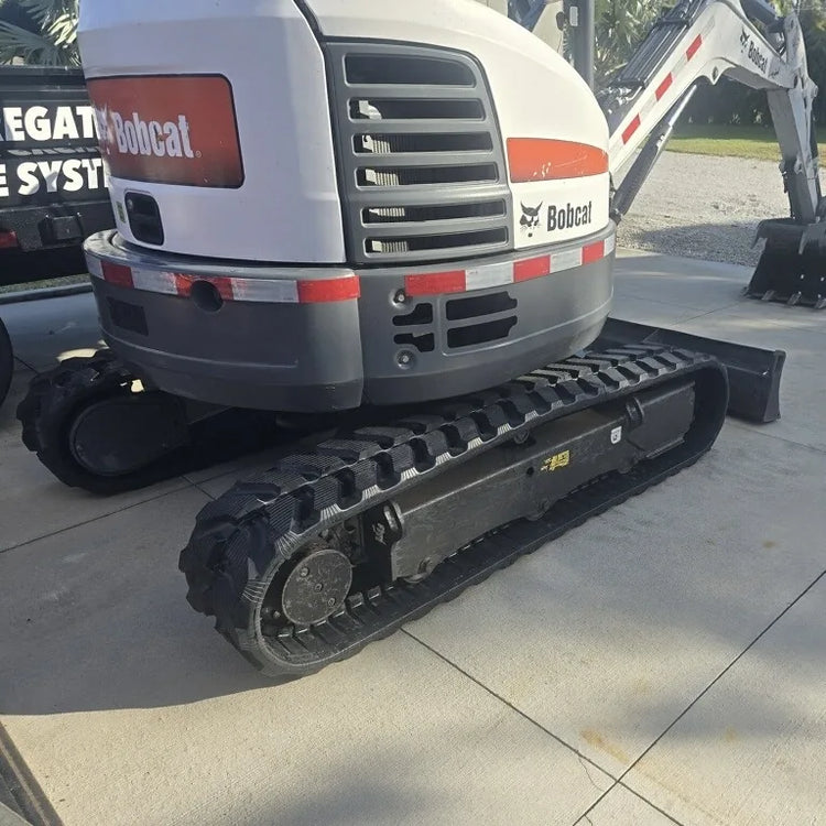 Bobcat E26 — Christian Gayo