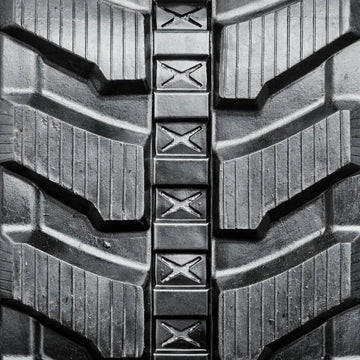 Komatsu PC70FR-1 Rubber Tracks | 450x83.5Nx74 — tread pattern close-up