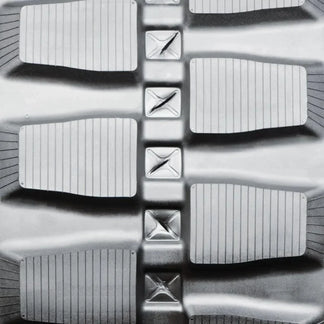 320x86Tx48 Staggered Block rubber track close-up