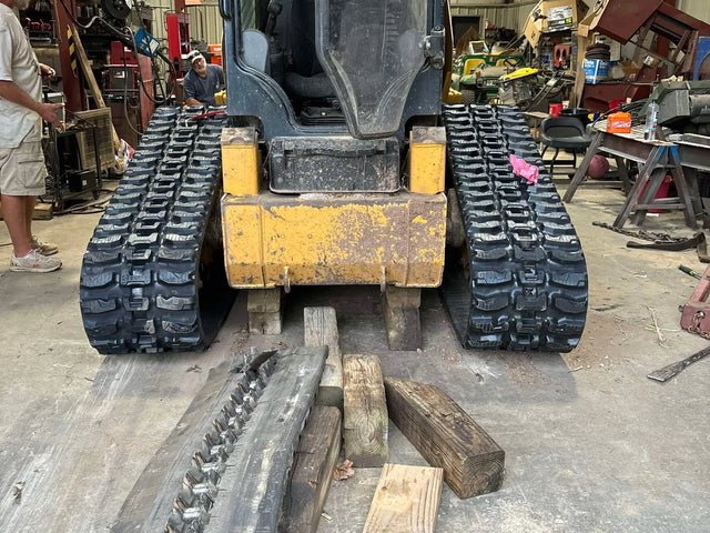 John Deere 333G — X-Terrain Tracks