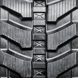 Kobelco SK70SR-2 rubber tracks 450x81-5x76 — tread close-up