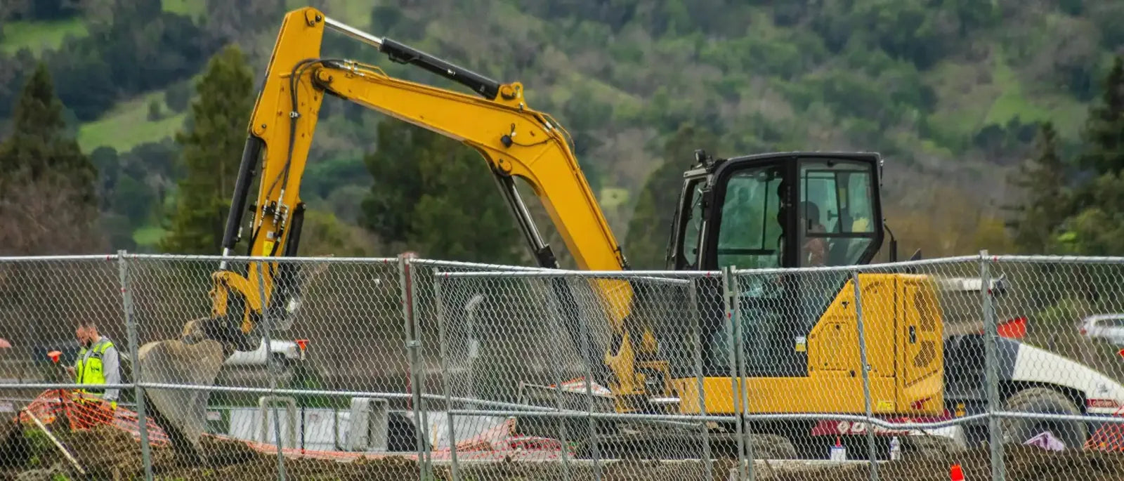 Mini excavator equipped with heavy-duty rubber tracks operating on a construction site for precise digging and reliable performance.