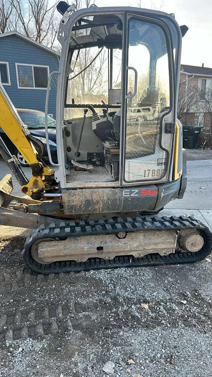 Wacker Neuson EZ38 — 300x52.5Wx84 Install